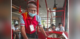 Grandfather’s Dedication As Fast-Food Chain Service Crew Goes Viral