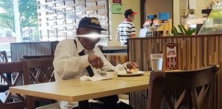 Elderly Man Receives Warm Treatment From Kindhearted Restaurant Team